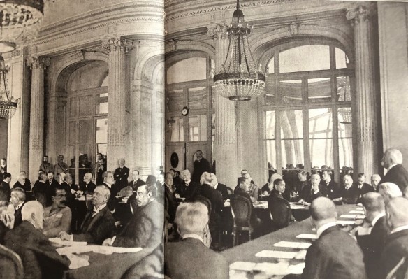 1919-06-en el Trianon-Bustos Clemenceau